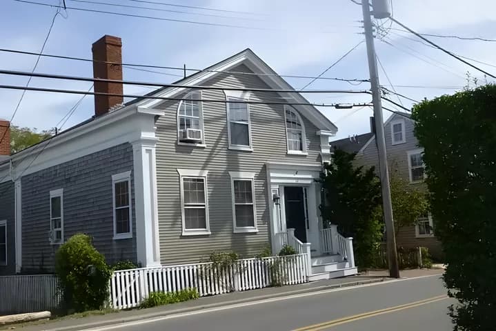 rental property in 68 Union Street - House
