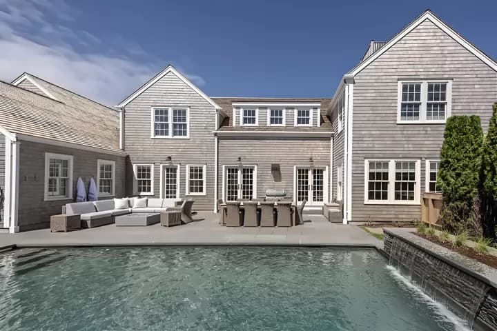 rental property in 64 Cliff Road