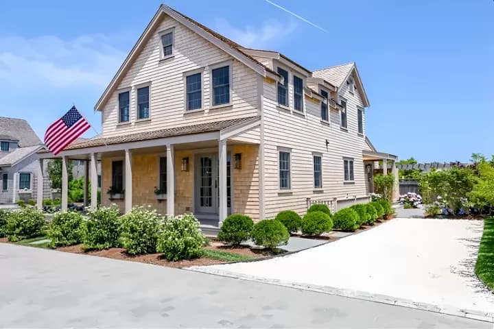 rental property in 6 Wood Lily Road
