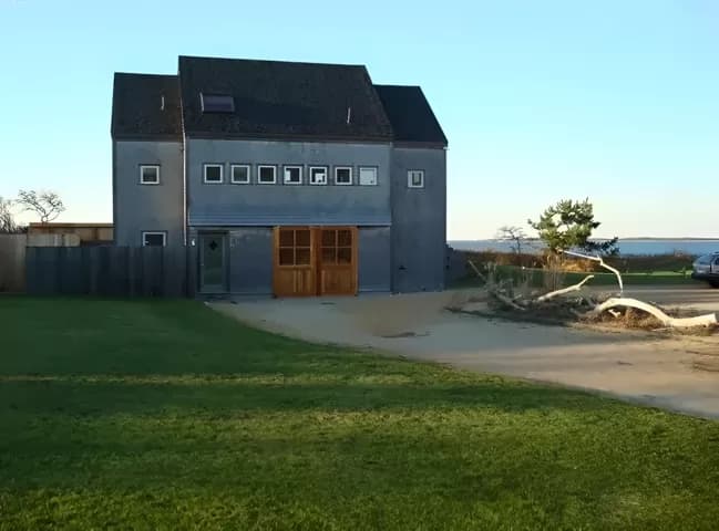 rental property in 14 1/2 Fargo Way
