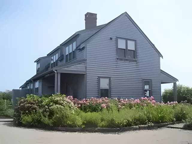 rental property in 46 Weweeder Avenue