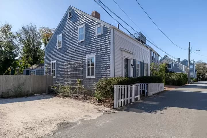 rental property in 6 Weymouth Street