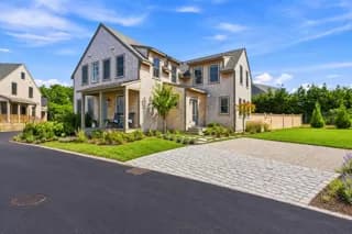 rental property in 18 Honeysuckle Drive