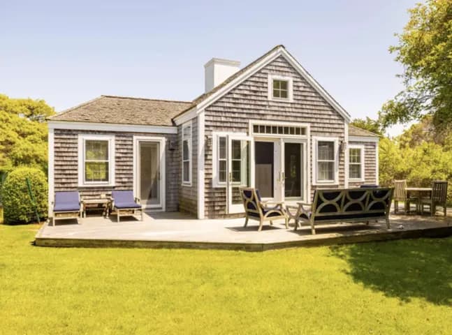 rental property in 19 Pocomo Road, Cottage