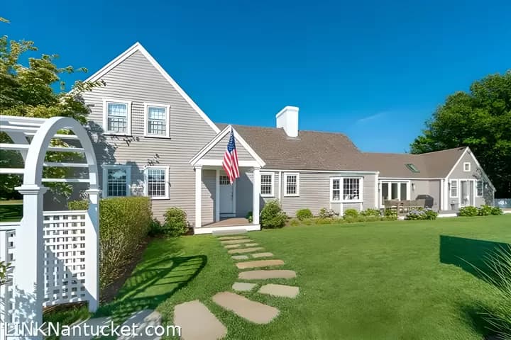 rental property in 46 Hummock Pond Road