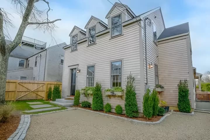 rental property in 19 Quaker Road