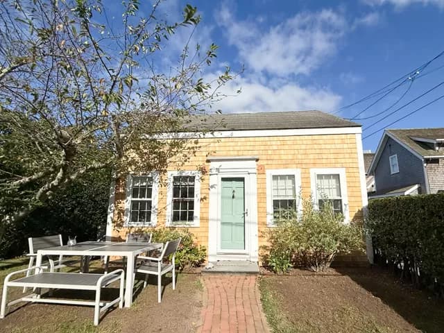 rental property in 1 Mackay Way