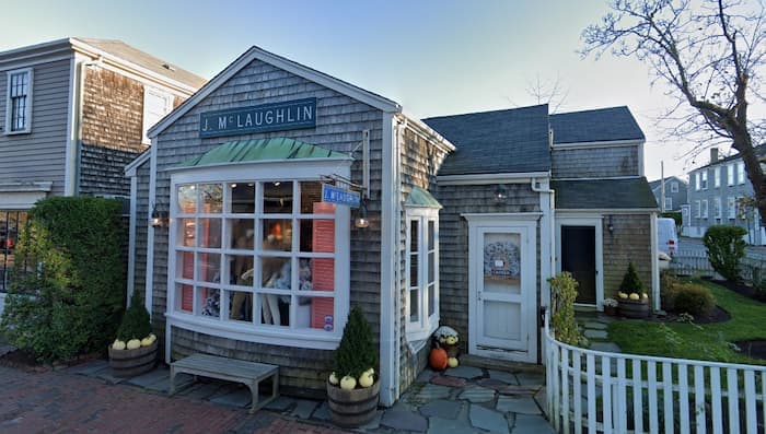 J.Mclaughlin Store in Nantucket